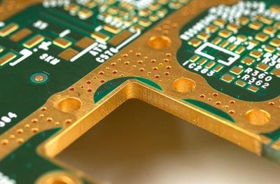  PCB电路板周围那一圈过孔或金属包边是做啥用的